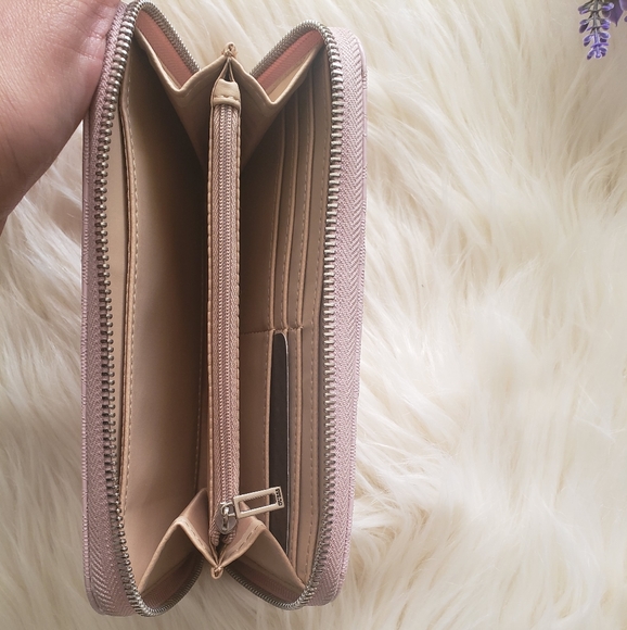 GUESS Wallet - Picture 5 of 5
